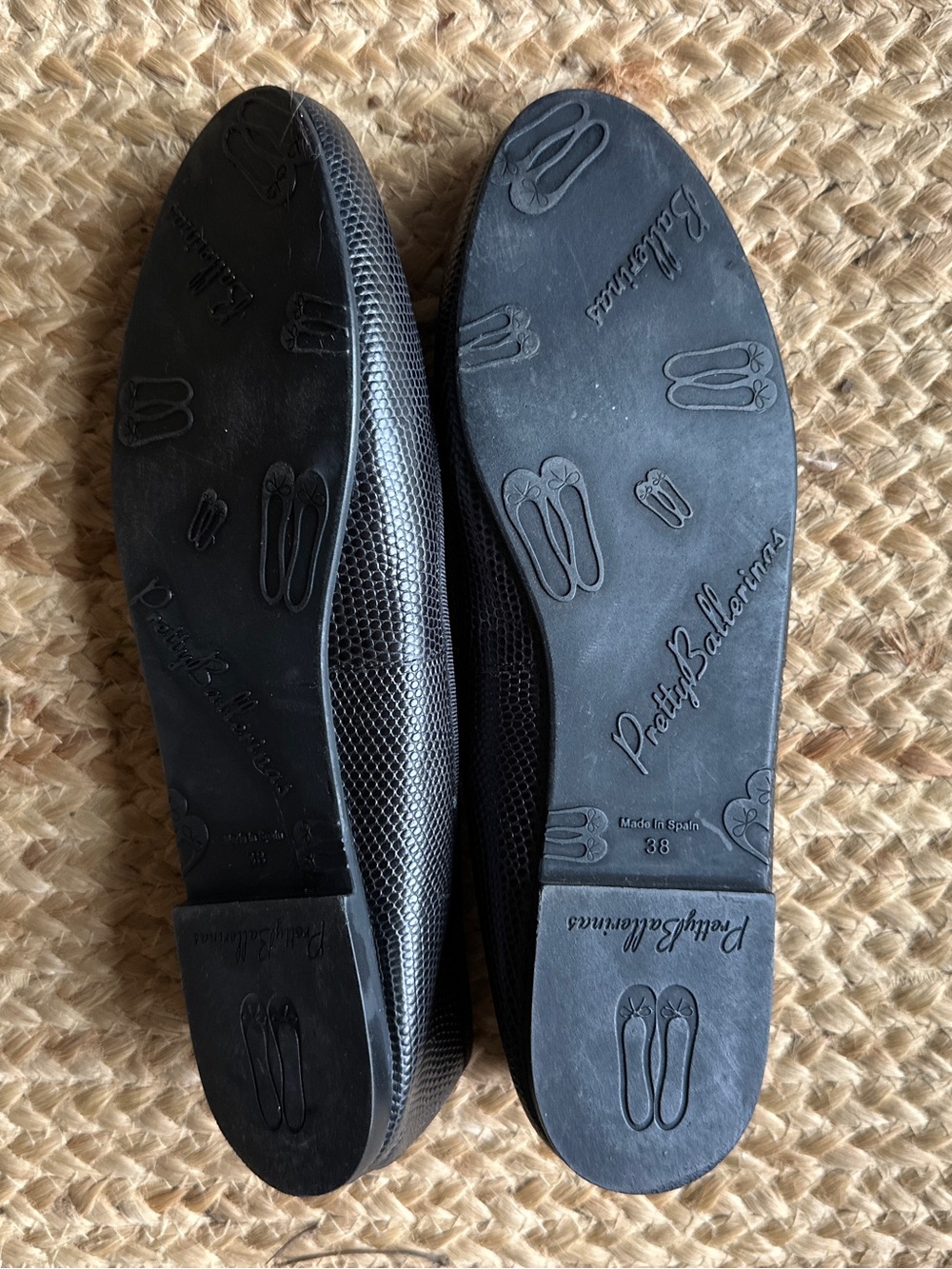 Pretty Ballerinas Rosario Embossed Black Leather Flats Worn Once - Picture 8 of 8